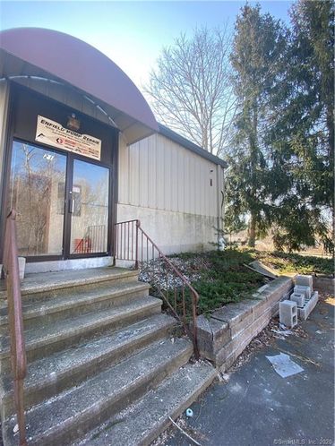 9 Moody Rd, Enfield, CT 06082